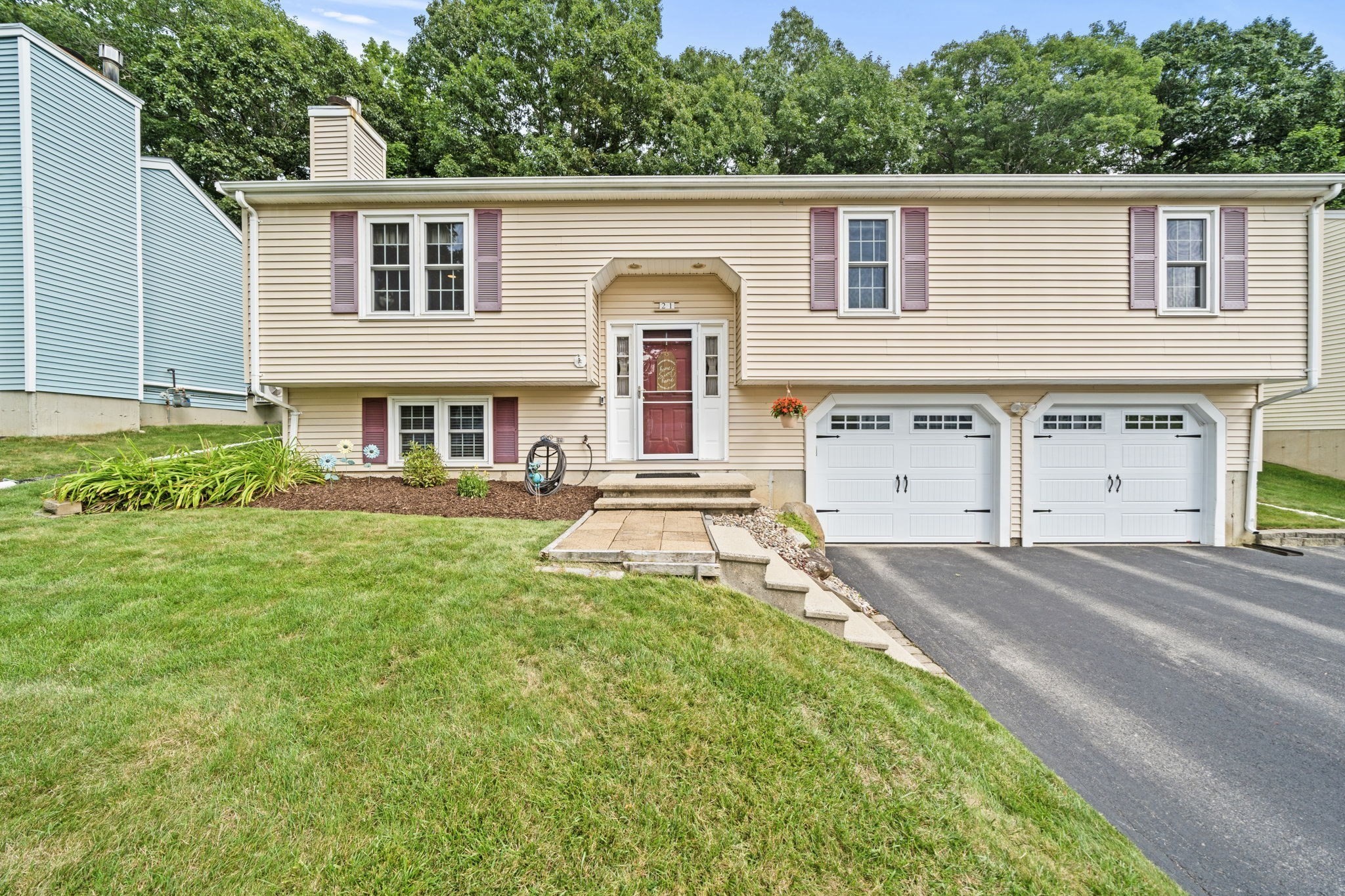 21 Corinth, Worcester, MA 01606
