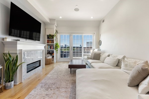 380 Bunker Hill St, Apt 210