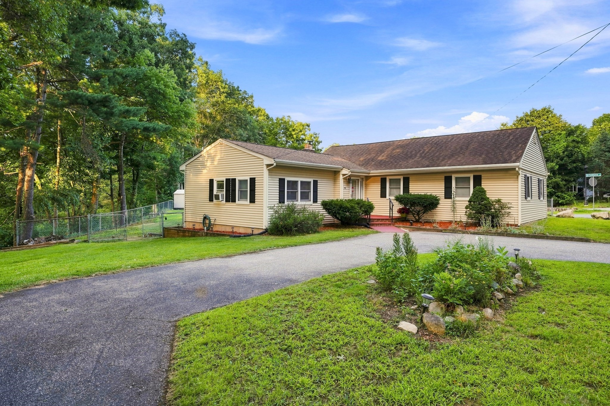 70 Muller Rd, Burlington, MA 01803