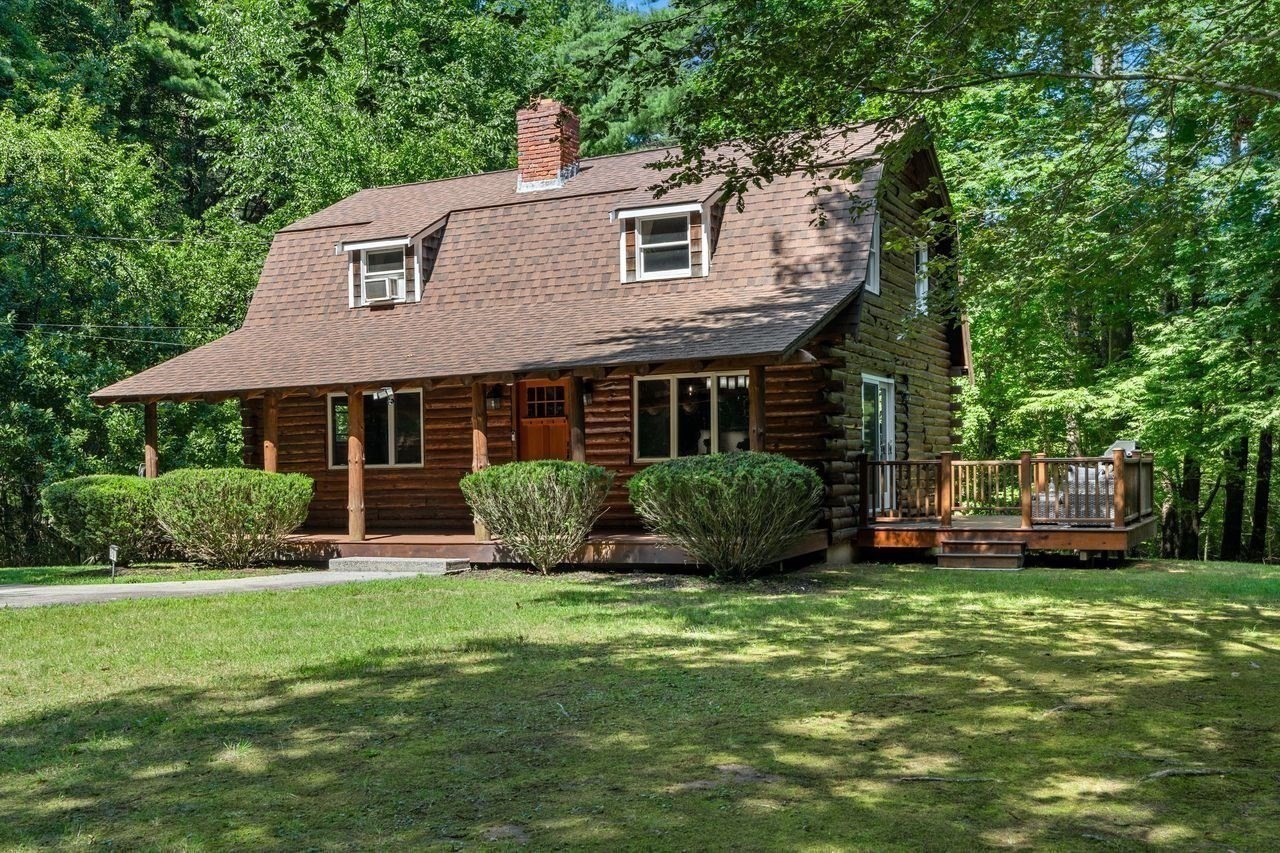 318 Circuit St, Hanover, MA 02339