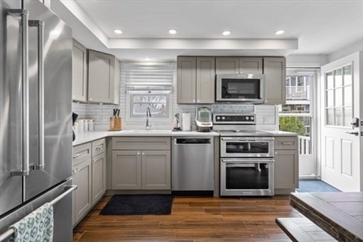 51 Glide St, Apt 2