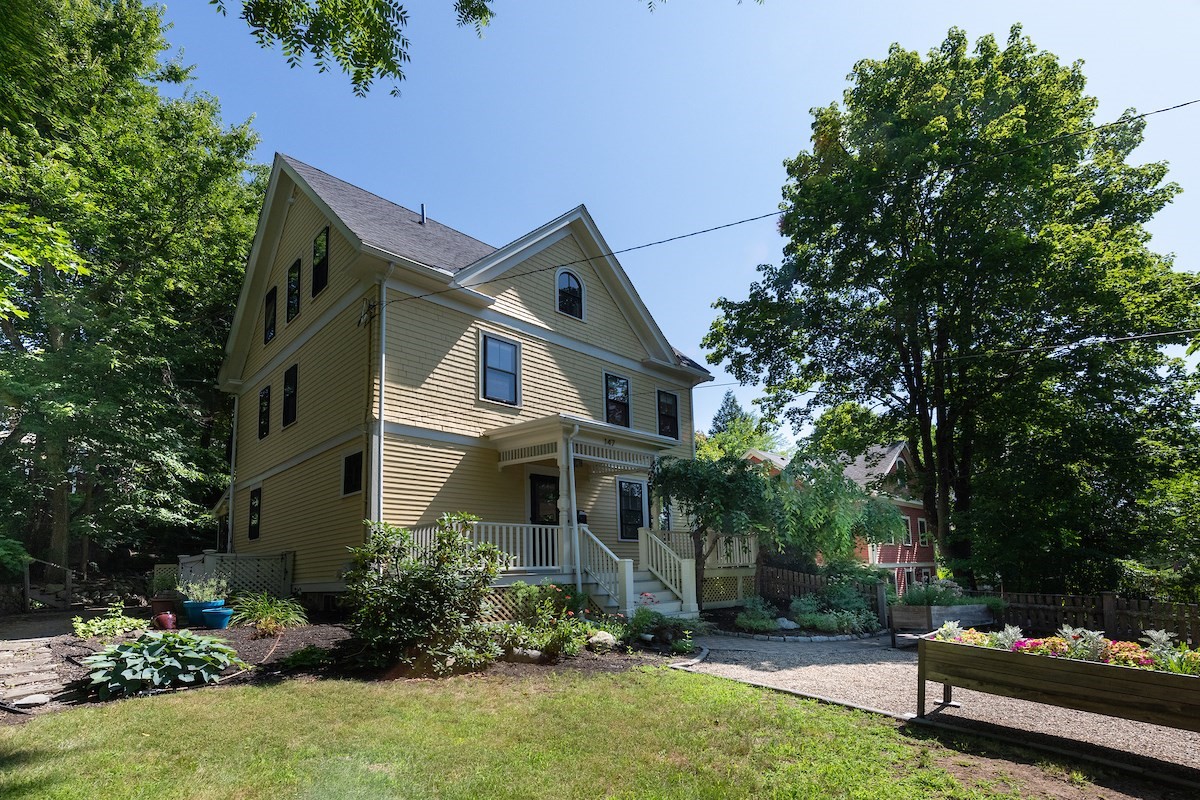 147 Lowell St, Arlington, MA 02474