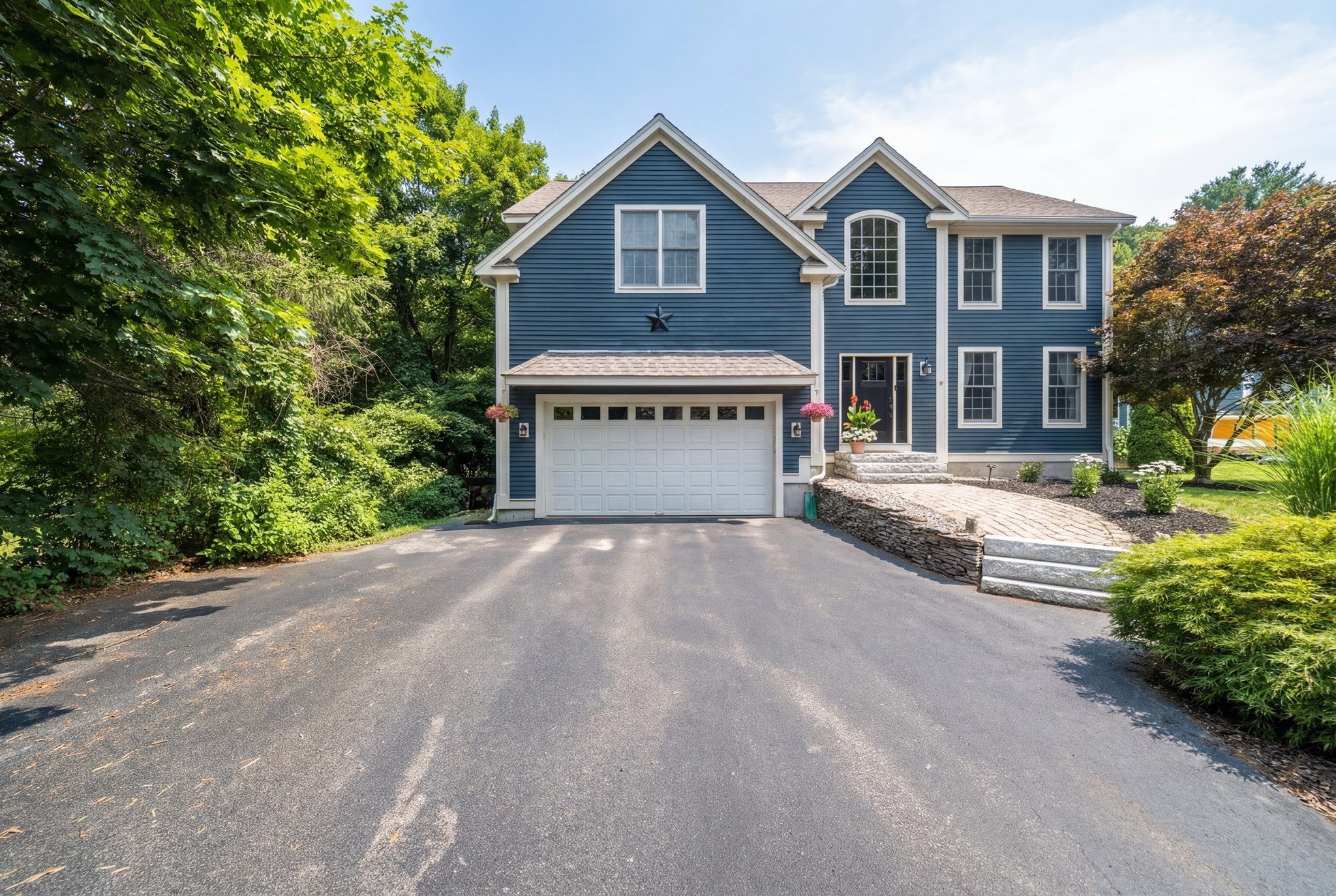 25 Essex St, Middleton, MA 01949