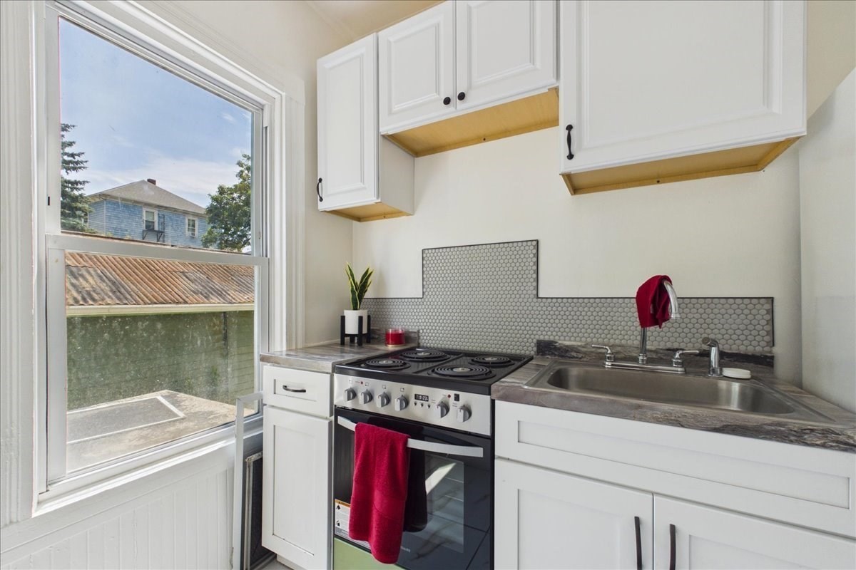 121 Almy St, Fall River, MA 02720 - Image 8