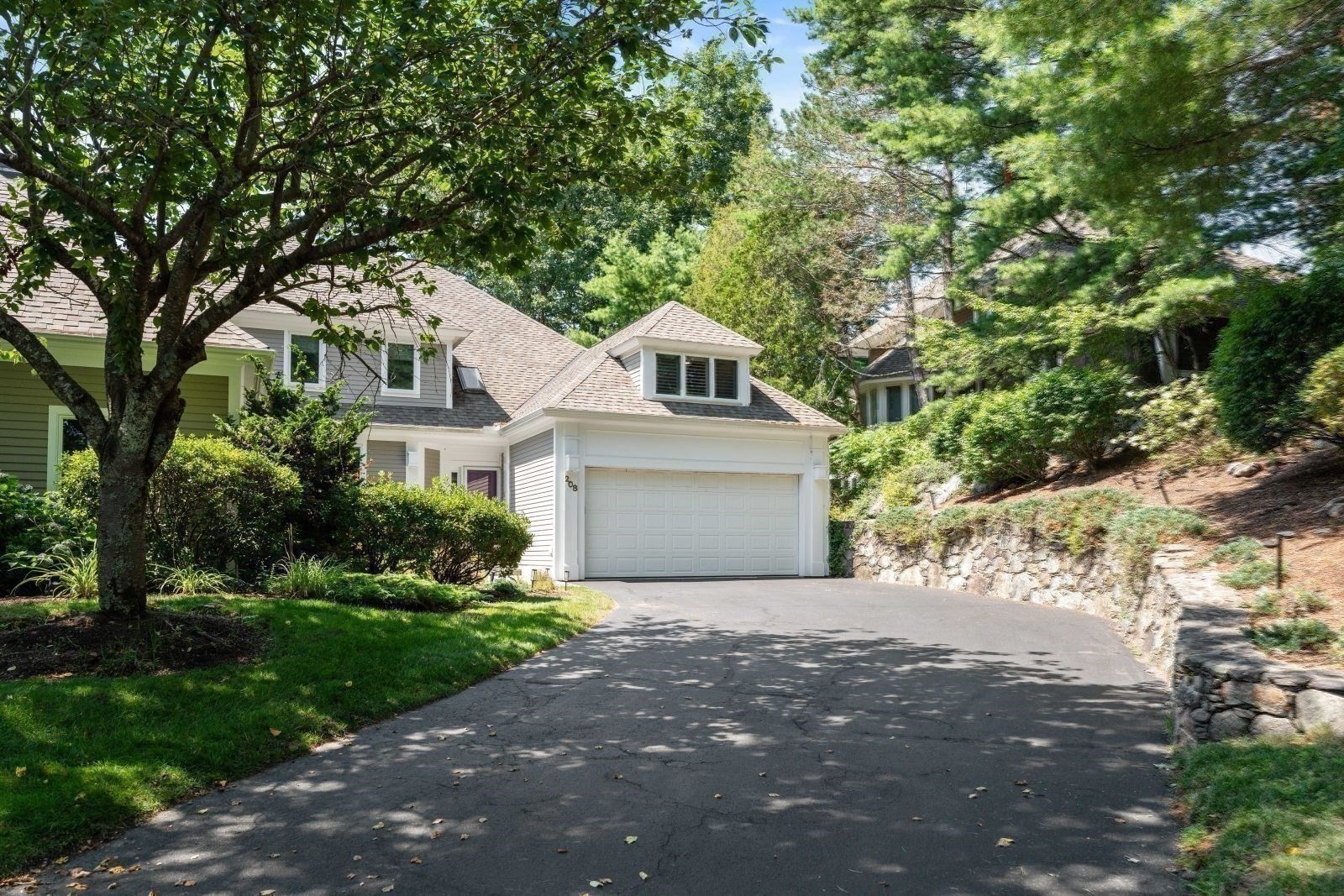 208 Country Club Way, Ipswich, MA 01938