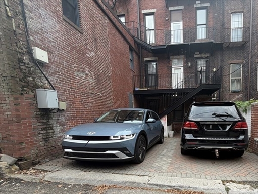 58 E Springfield, Apt A/B