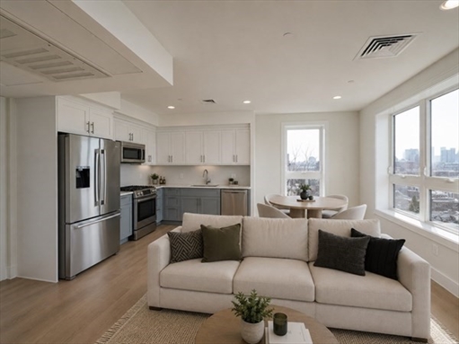 301 BORDER ST, Apt 508