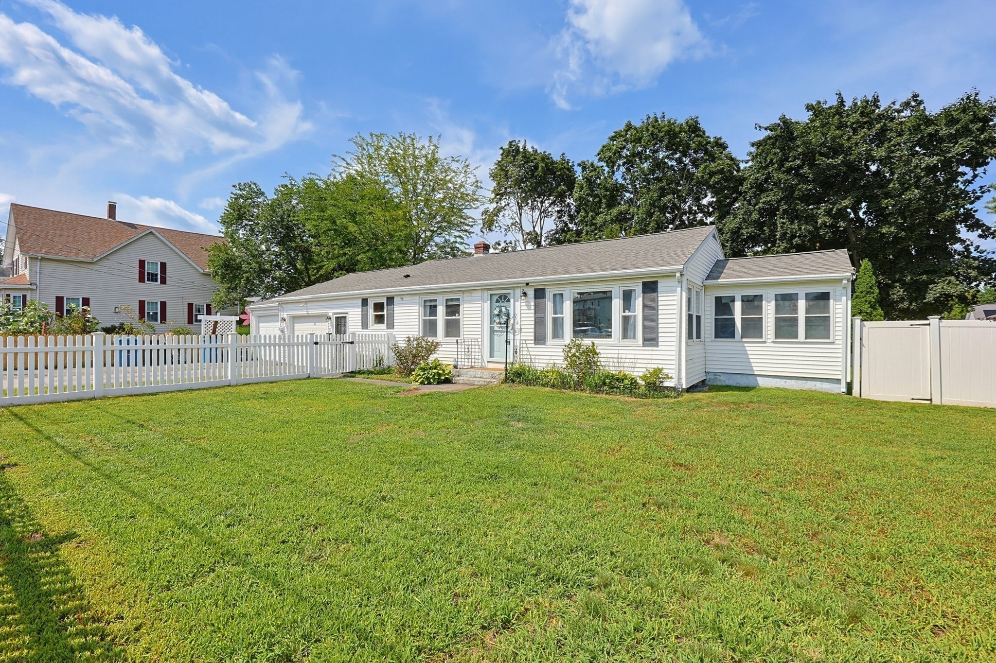30 Lloyd St, Blackstone, MA 01504