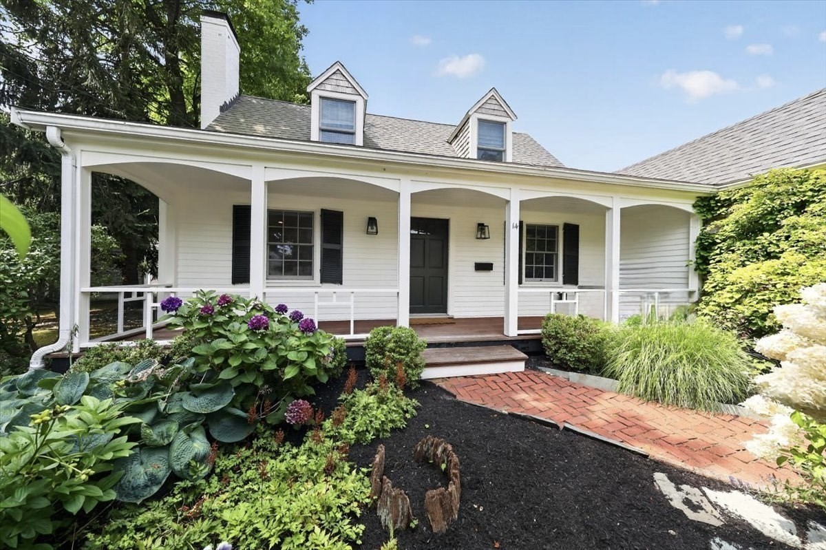 14 Bradley Woods Dr, Hingham, MA 02043