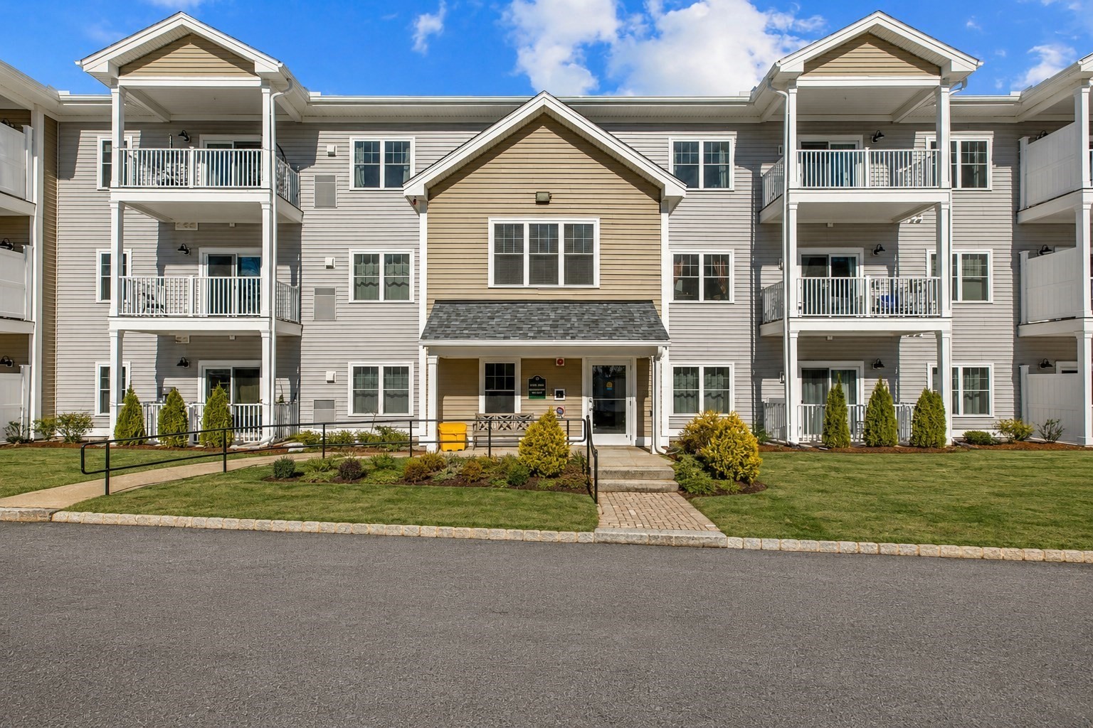 3211 Briarwood Village Unit 3211, Clinton, MA 01510