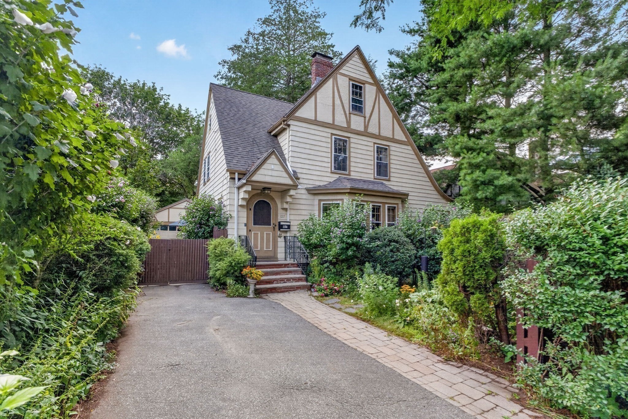 107 Park Ave, Arlington, MA 02476