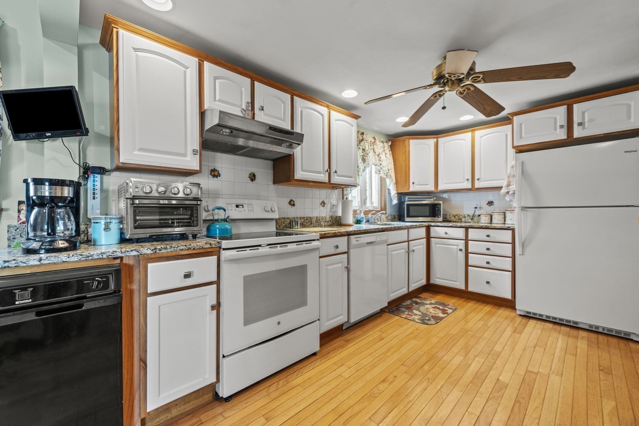 14 Richard Cir, Woburn, MA 01801 - Image 17