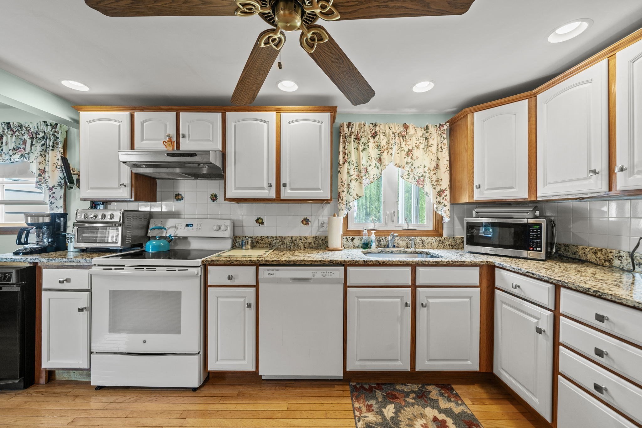 14 Richard Cir, Woburn, MA 01801 - Image 18