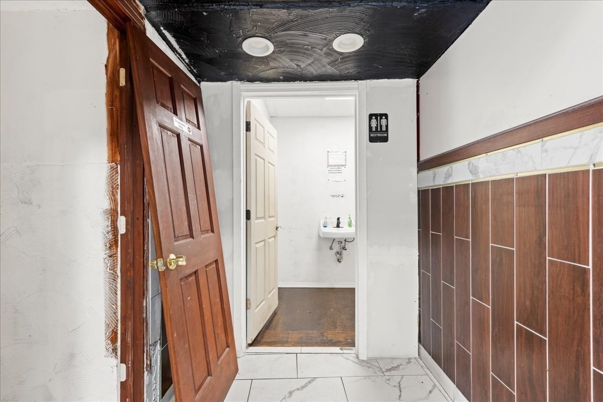 9 Kelly Square, Worcester, MA 01604 - Image 15