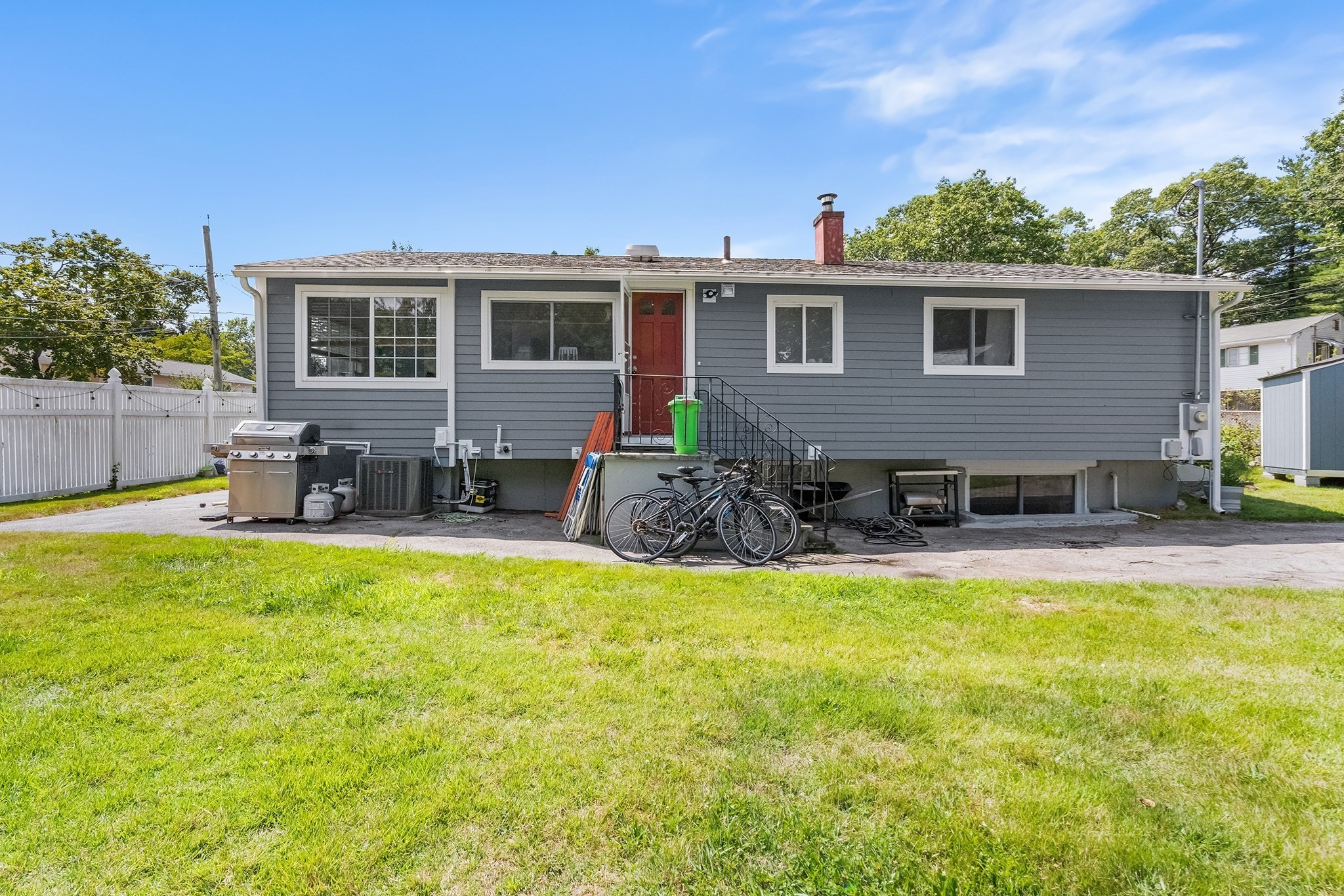 46 Stonehill Rd, Boston - Hyde Park, MA 02136