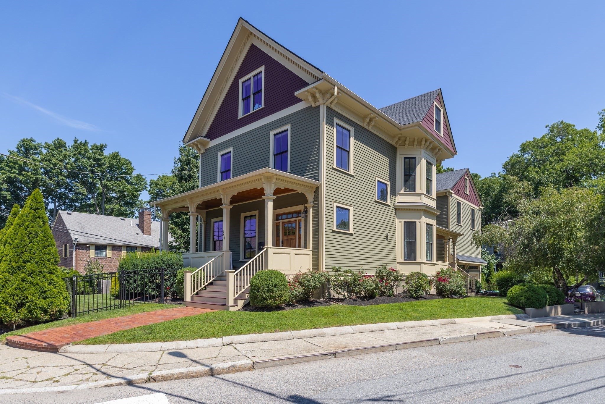 160 Walnut St Unit A, Newton, MA 02460