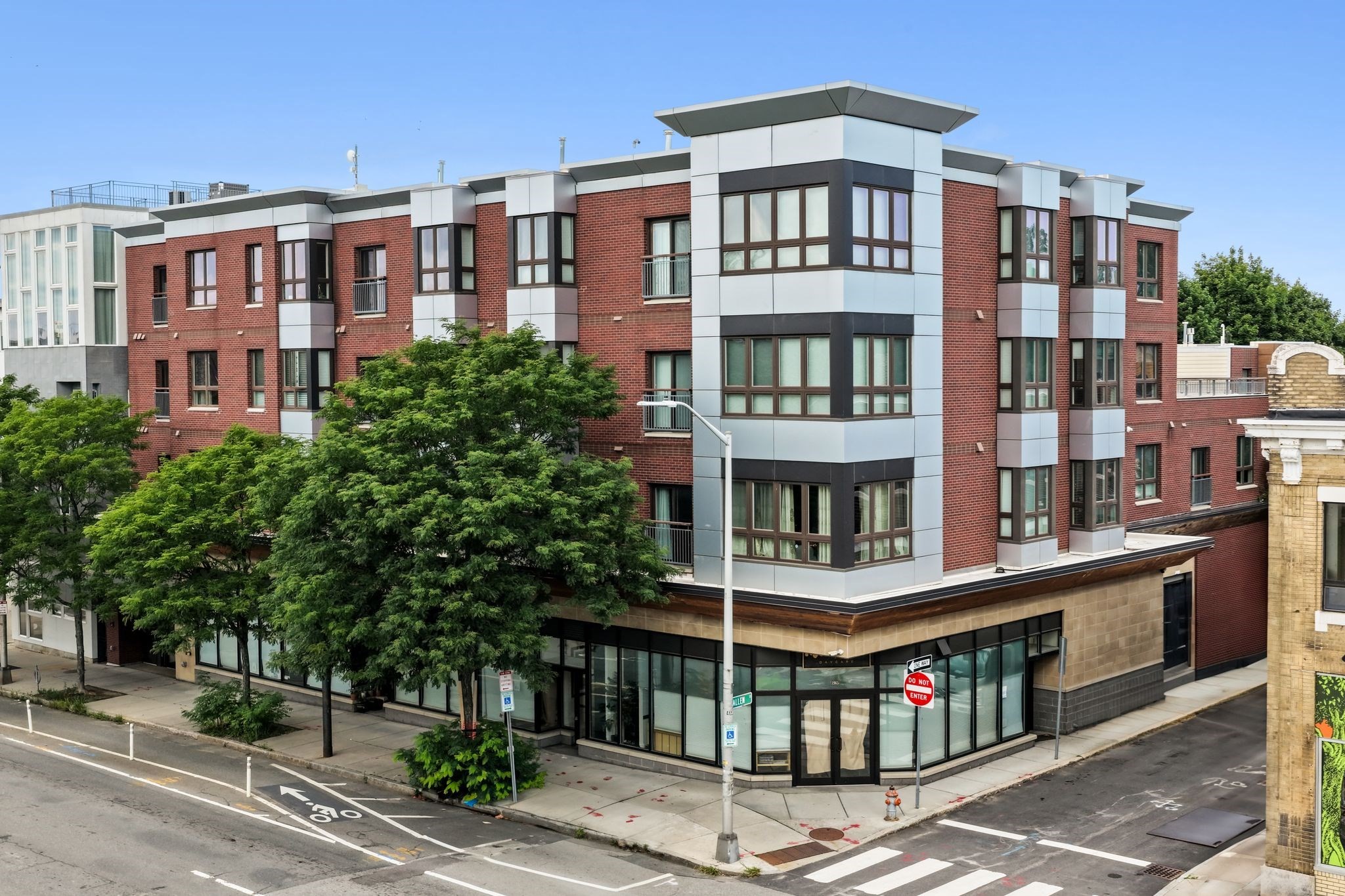 1975 Massachusetts Ave Unit 302, Cambridge, MA 02140