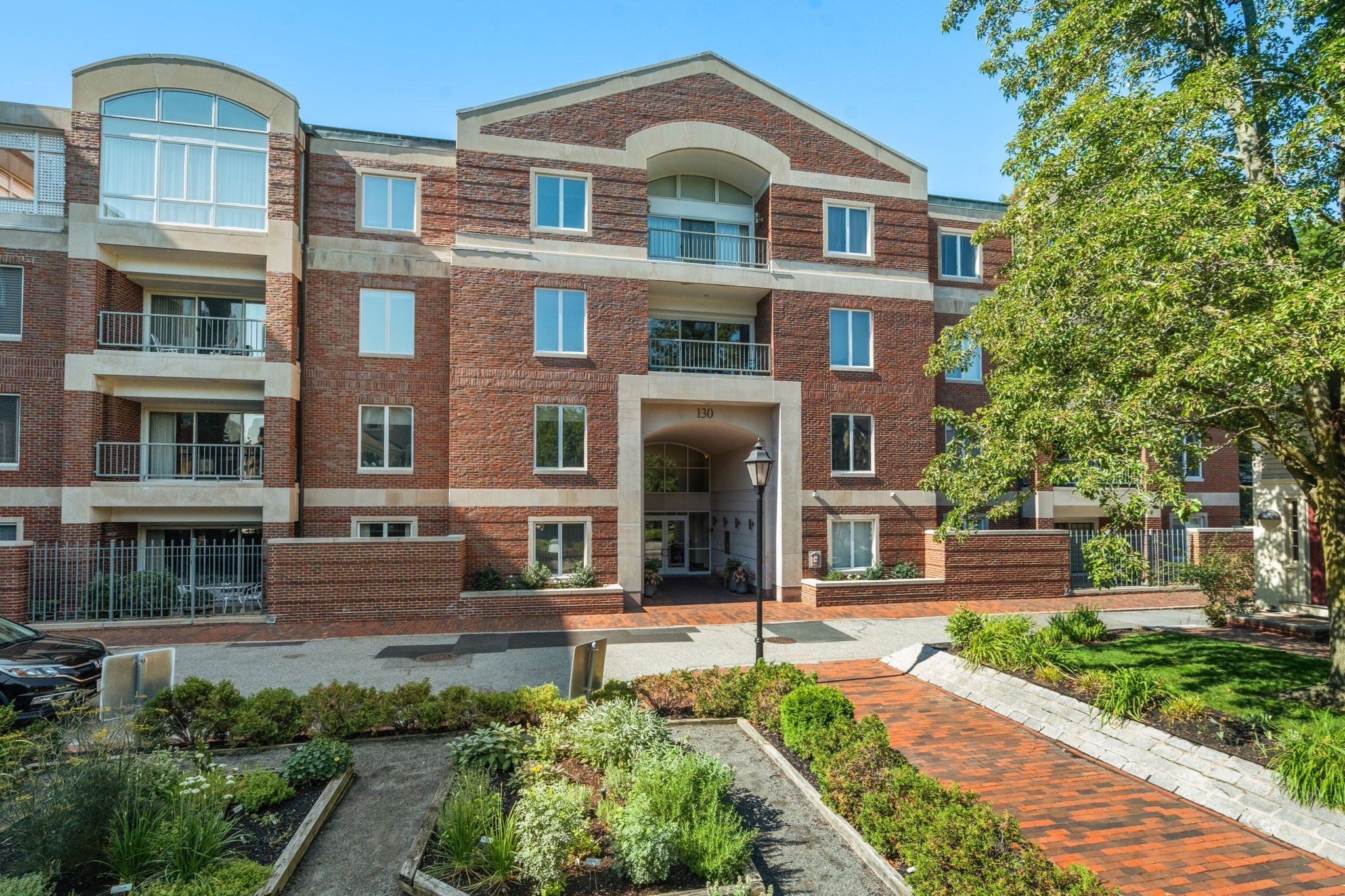 130 Mount Auburn St Unit 406, Cambridge, MA 02138