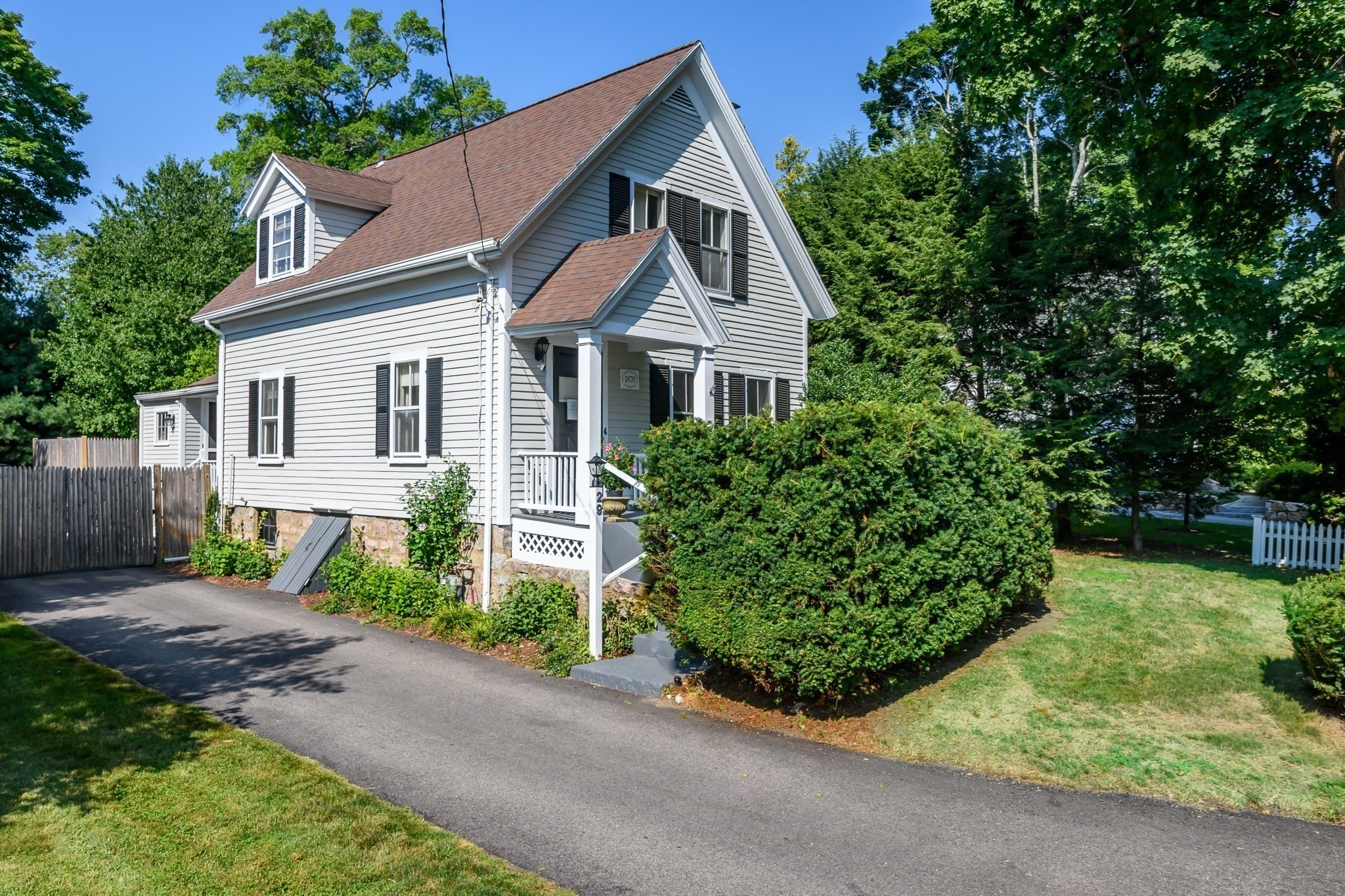 29 Cottage Street, Wellesley, MA 02482
