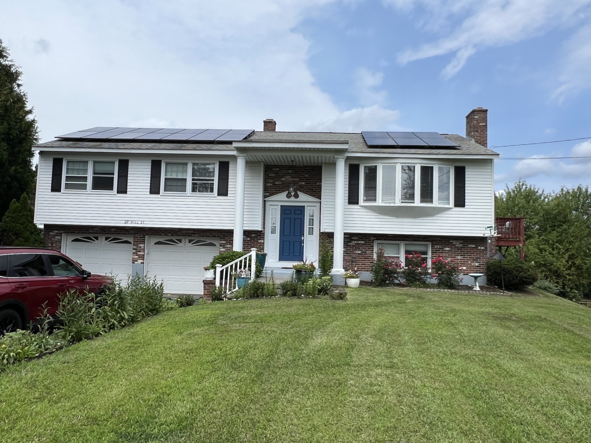 27 Hill St, Leominster, MA 01453