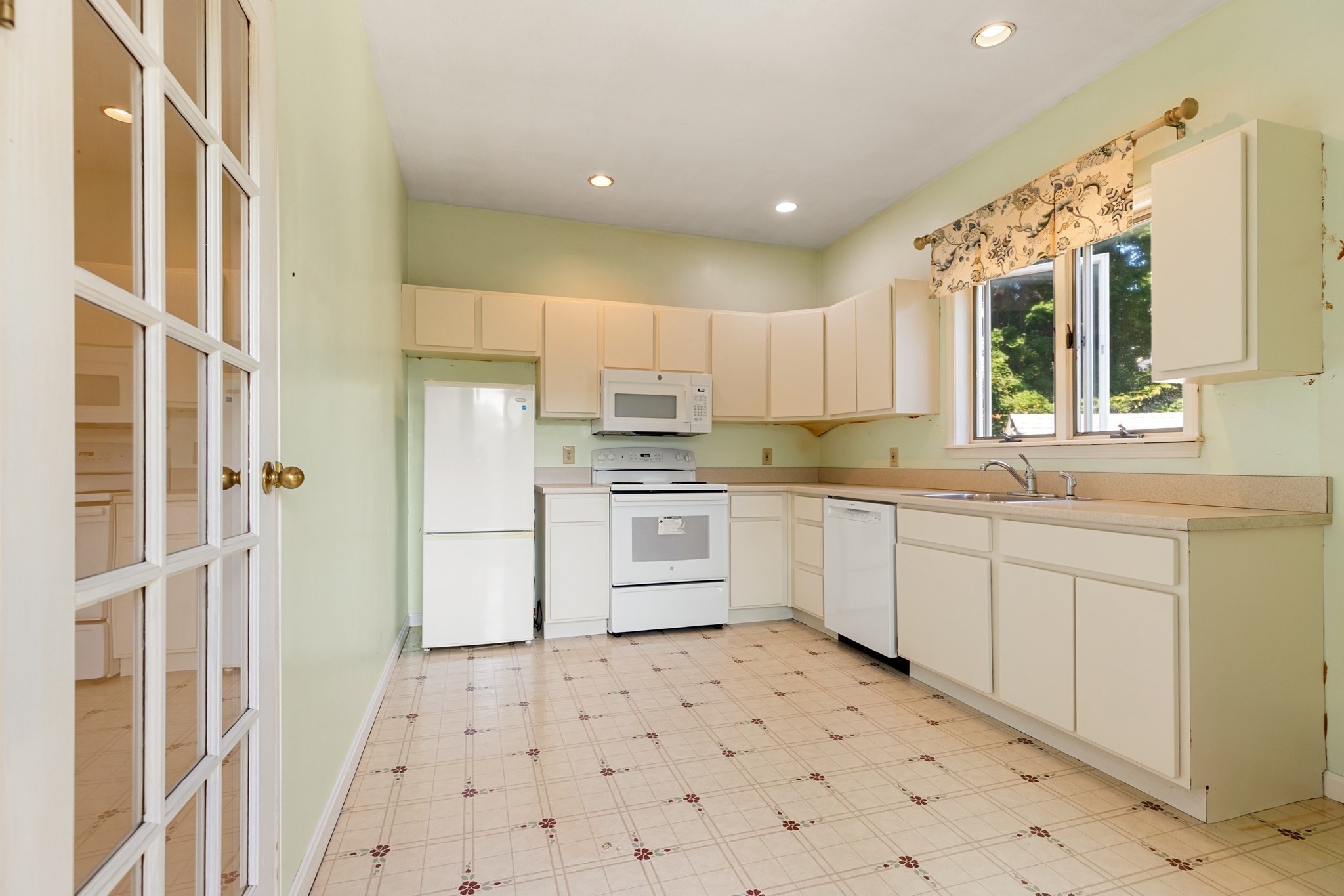 42 Broad St Unit 3, Salem, MA 01970 - Image 16