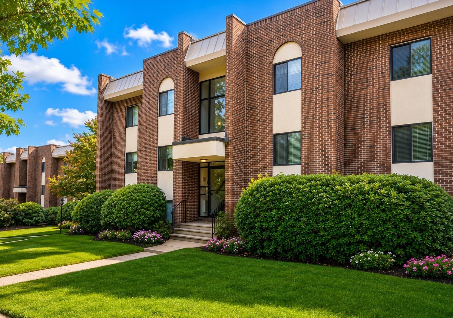 43 Angleside Drive Unit 1, Waltham, MA 02453