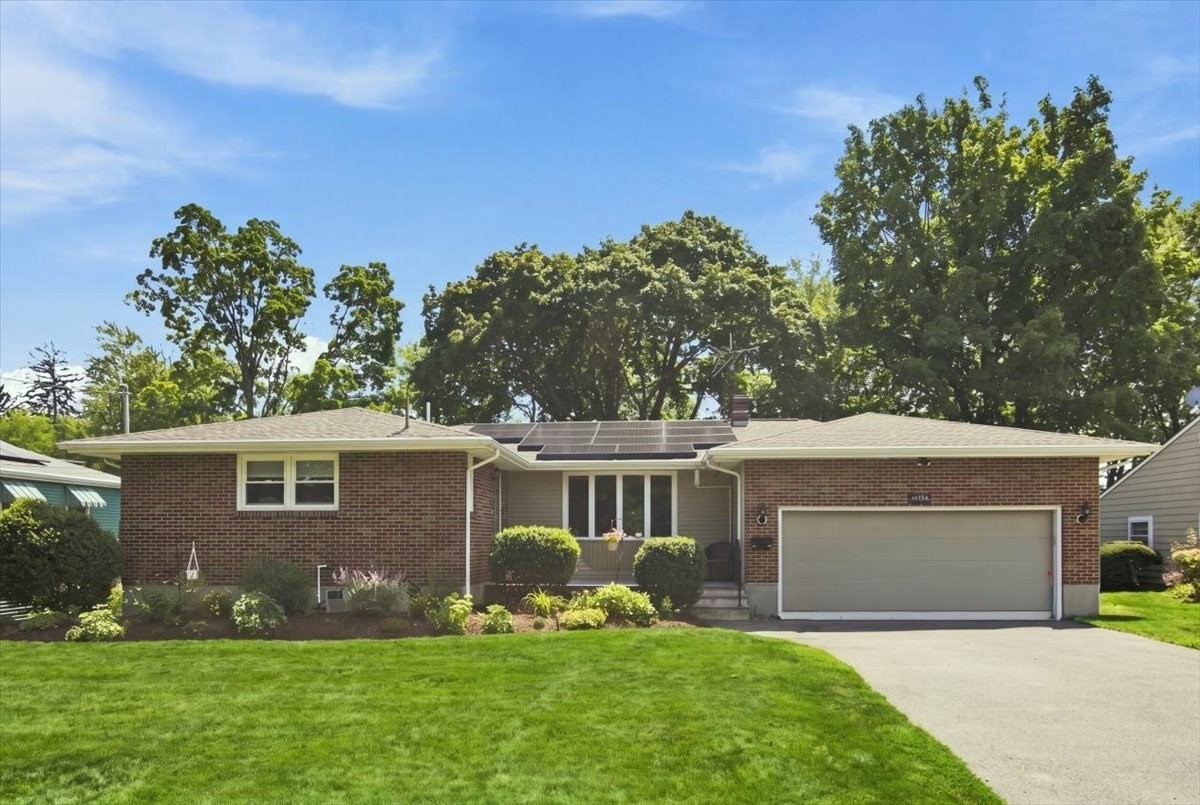 113 Pincushion Rd, Framingham, MA 01702