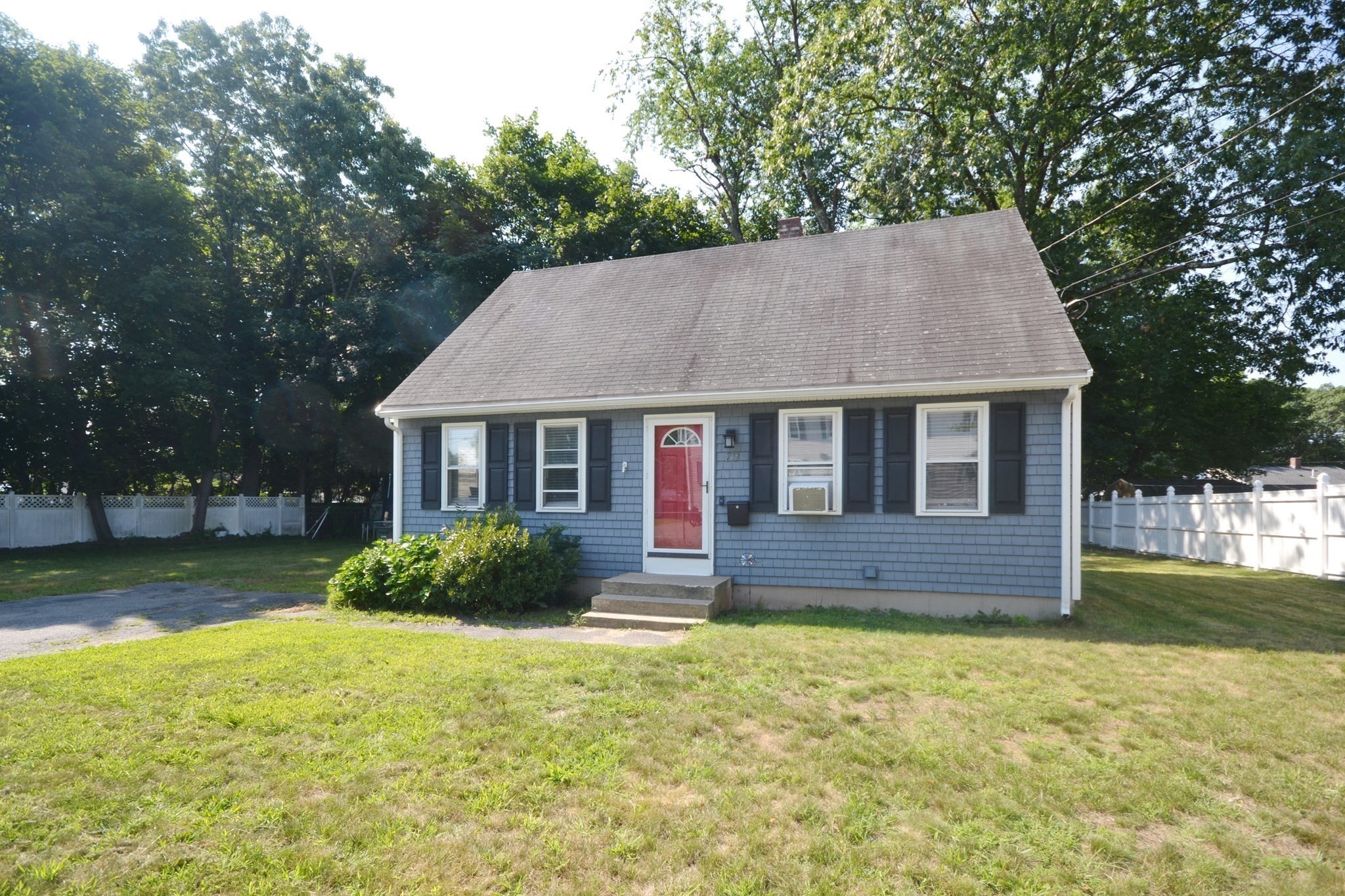 79 Lorchris St, Leominster, MA 01453