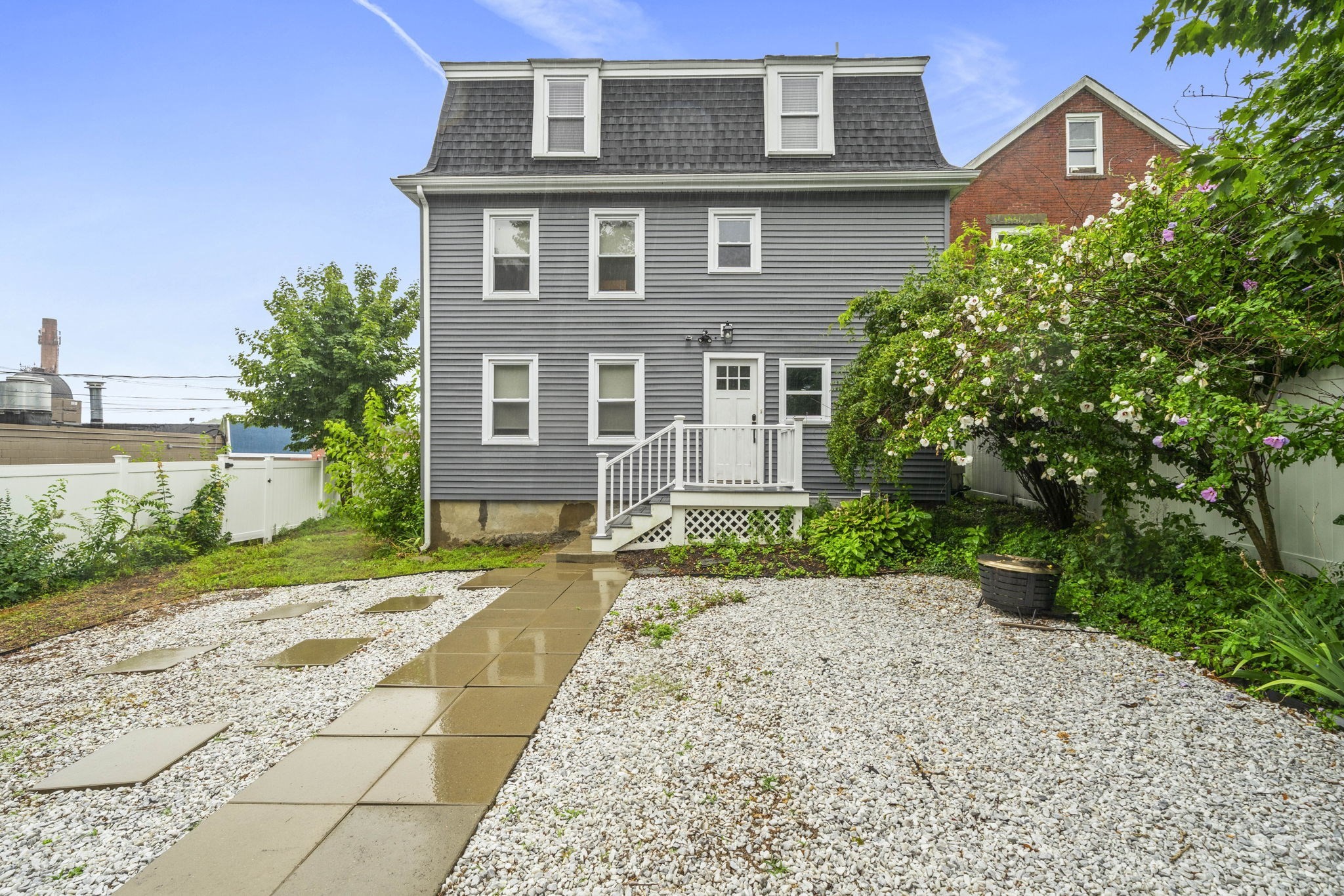 2 Stones Ct, Framingham, MA 01701