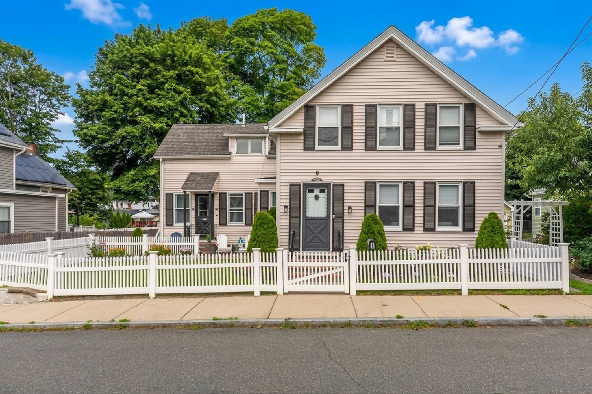 9 Lawrence St Unit 1, Woburn, MA 01801