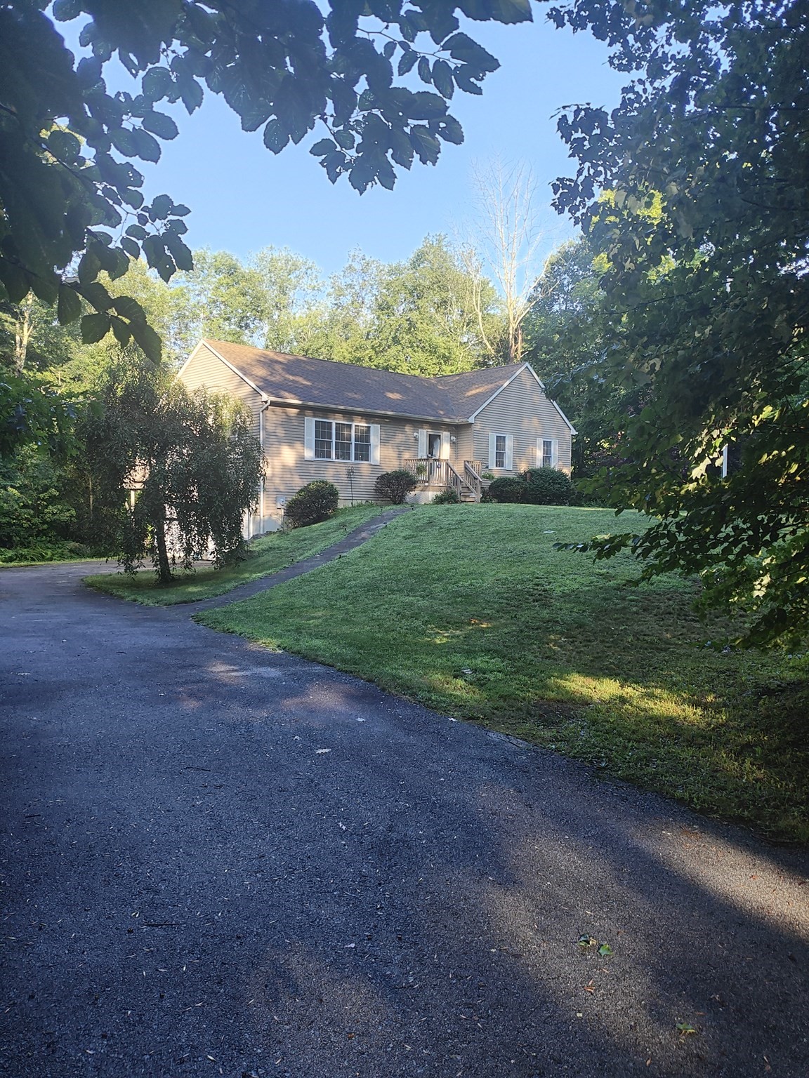299 River St, Leicester, MA 01524