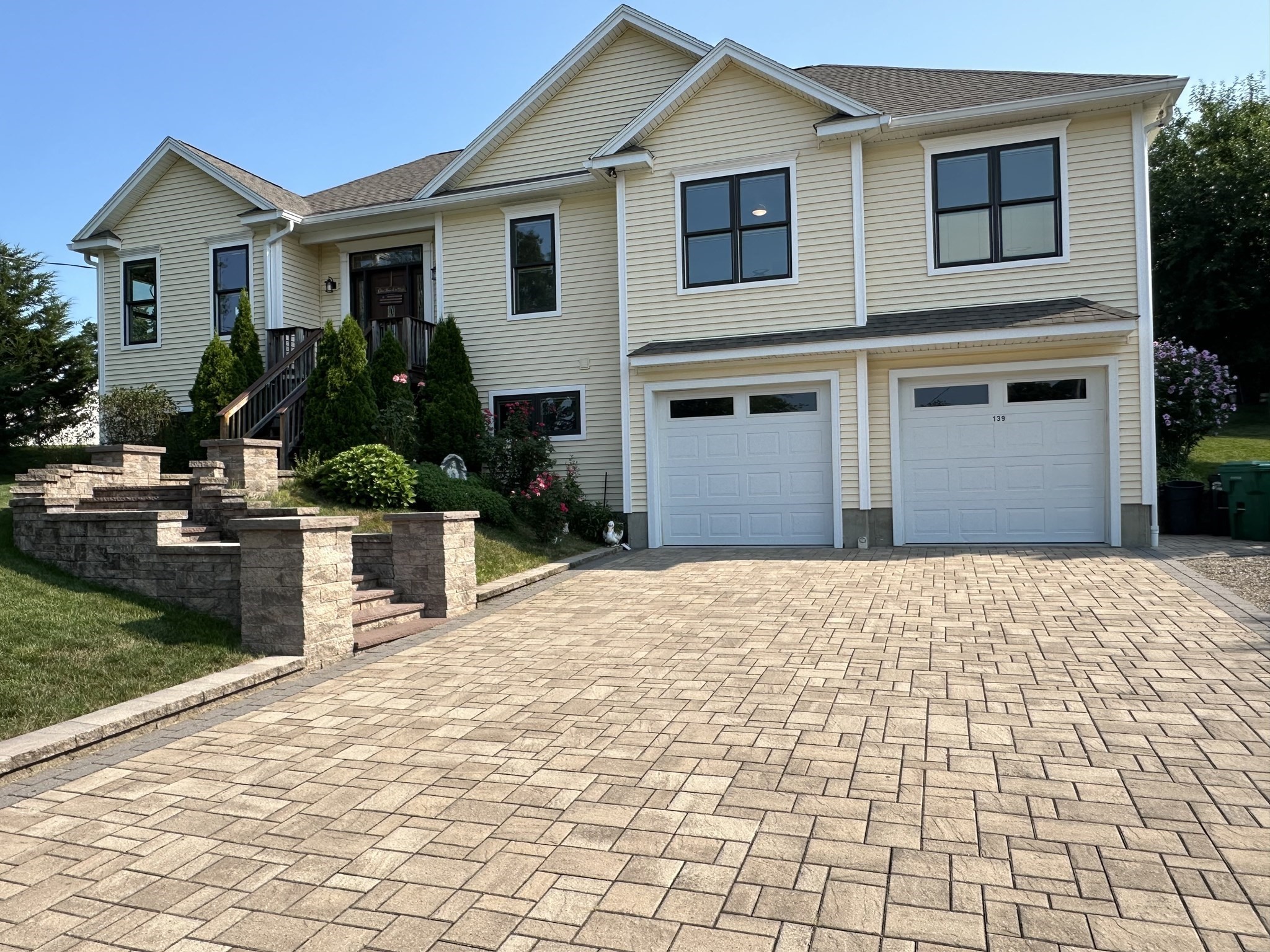139 Blanchard St, Chicopee, MA 01020