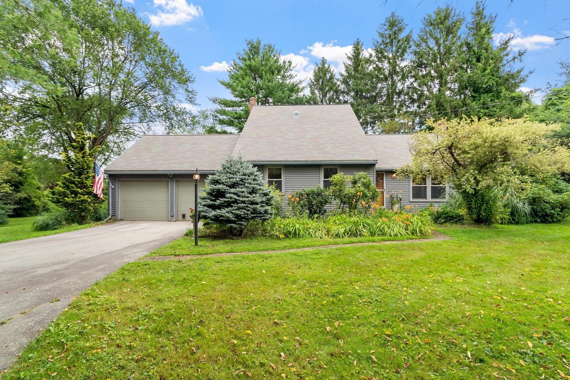 26 Searle, Georgetown, MA 01833