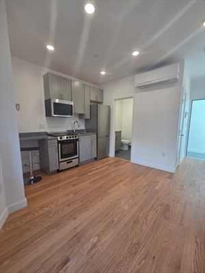 165 Hawthorne St, Apt 204