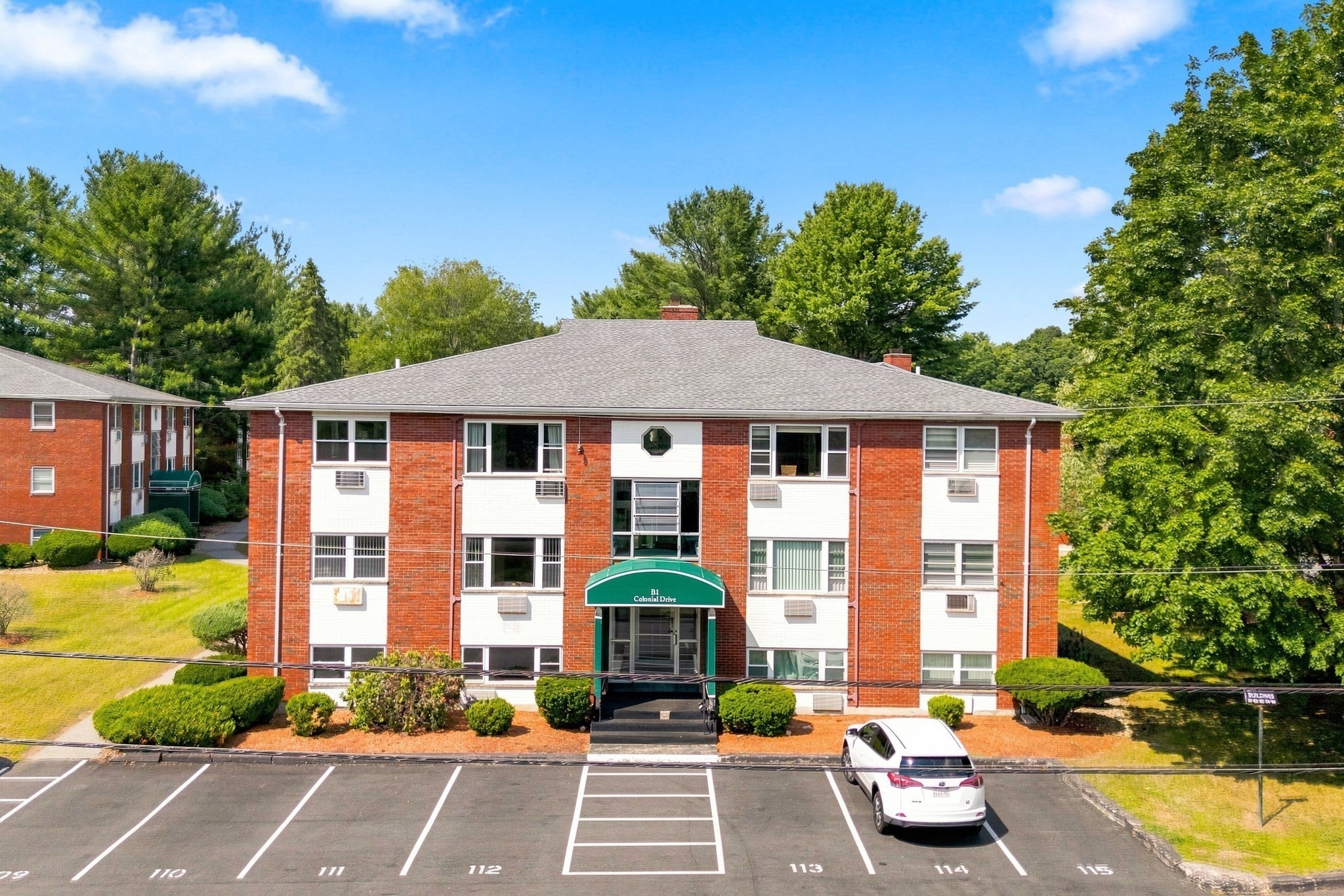 1 Colonial Dr Unit B1-8, Andover, MA 01810