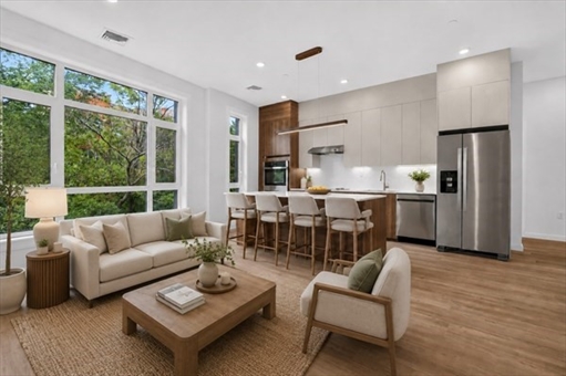 13 Warwick Street, Apt 206