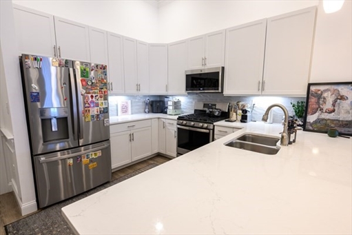 320 Middlesex Ave, Apt B403