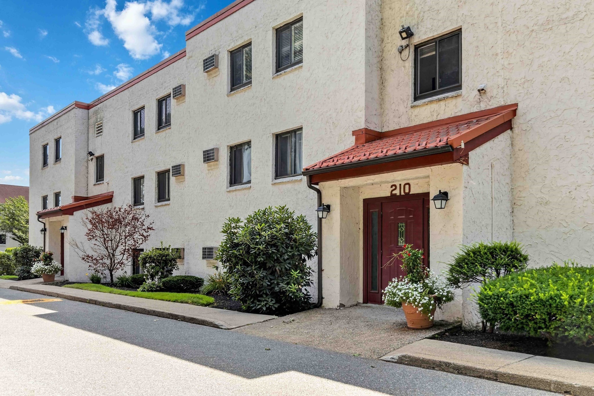 210 Fellsview Terrace Unit 212, Stoneham, MA 02180