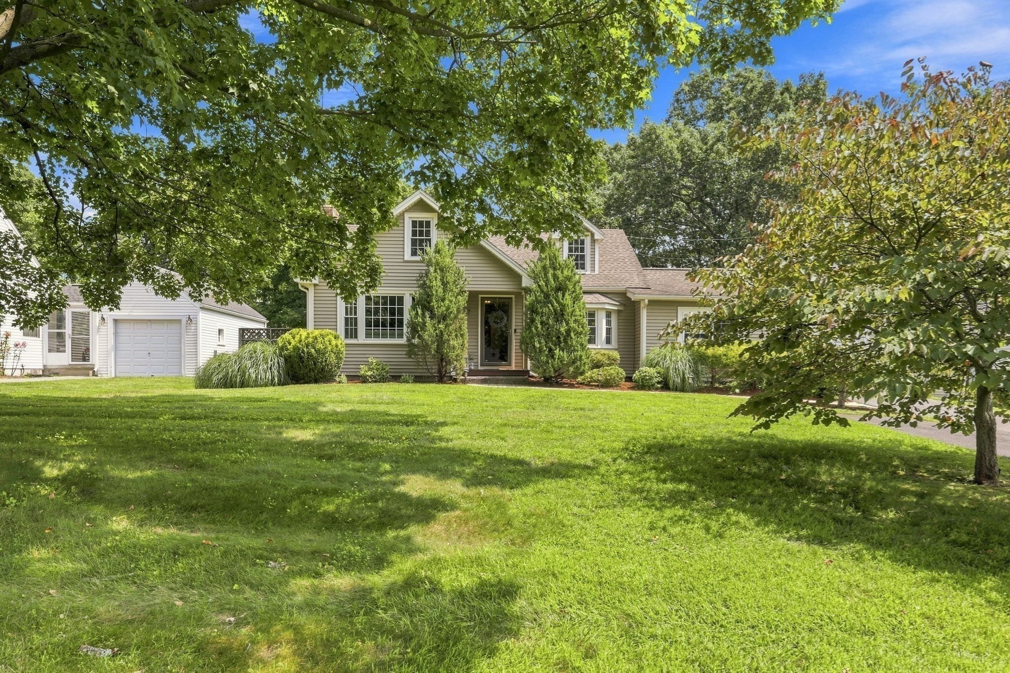 17 Savoy Ave, East Longmeadow, MA 01028