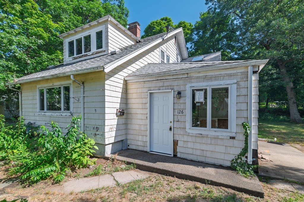 126 Lakehurst Ave, Weymouth, MA 02189