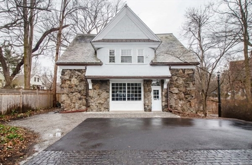 259 Kent, Apt R