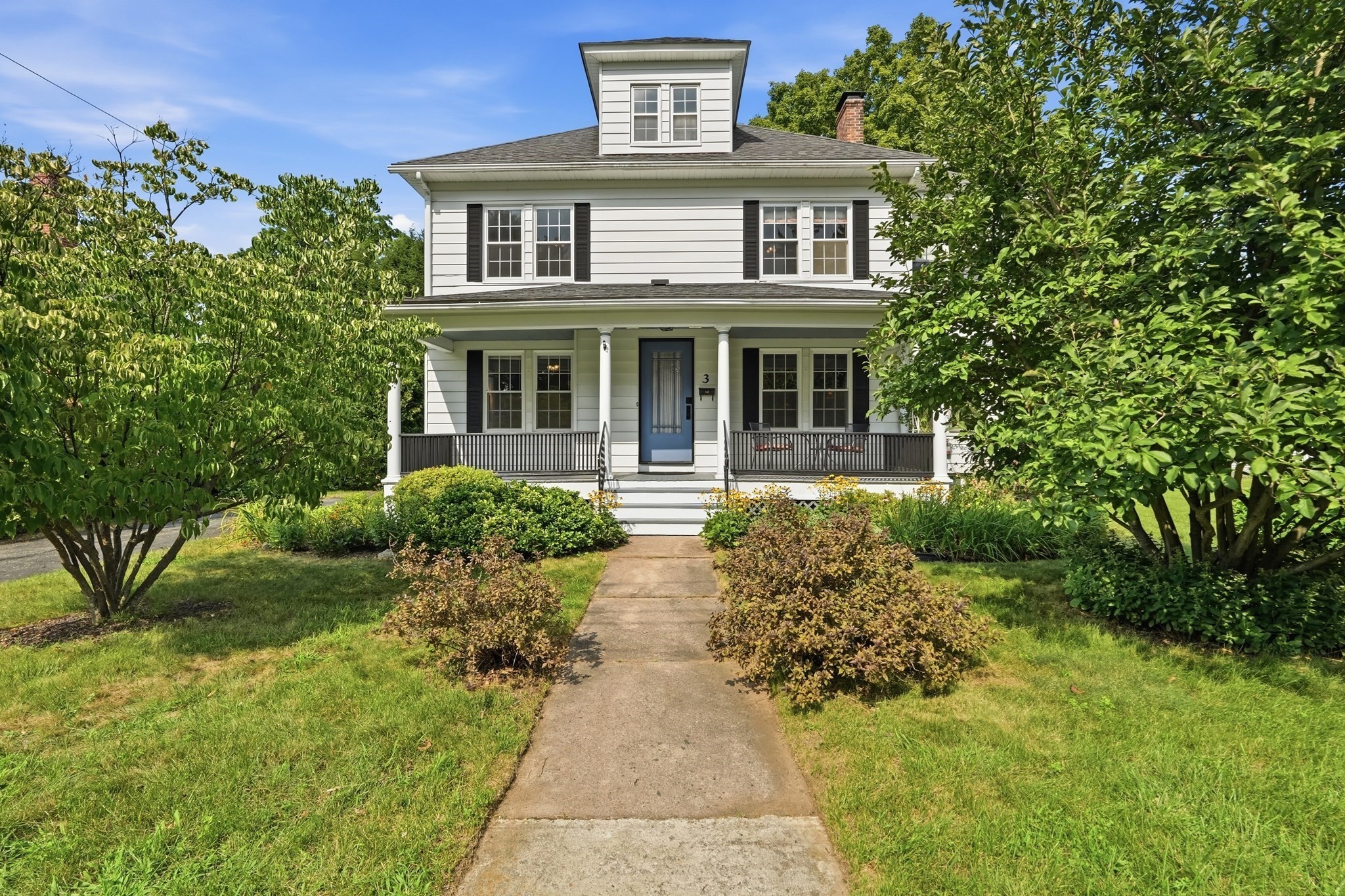 3 McKinley Ave, Easthampton, MA 01027