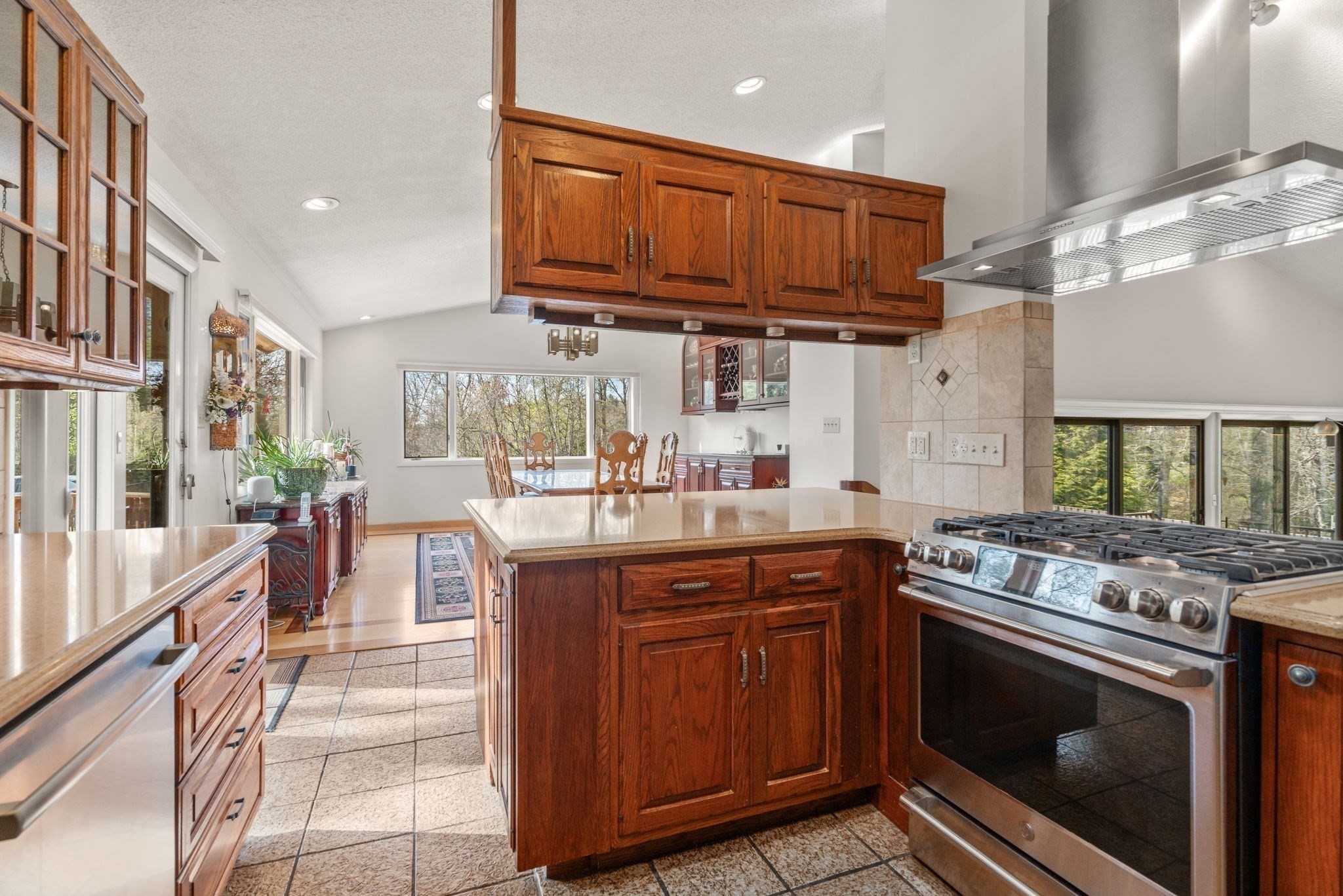 16 Wadsworth Ln, Dartmouth, MA 02748 - Image 8
