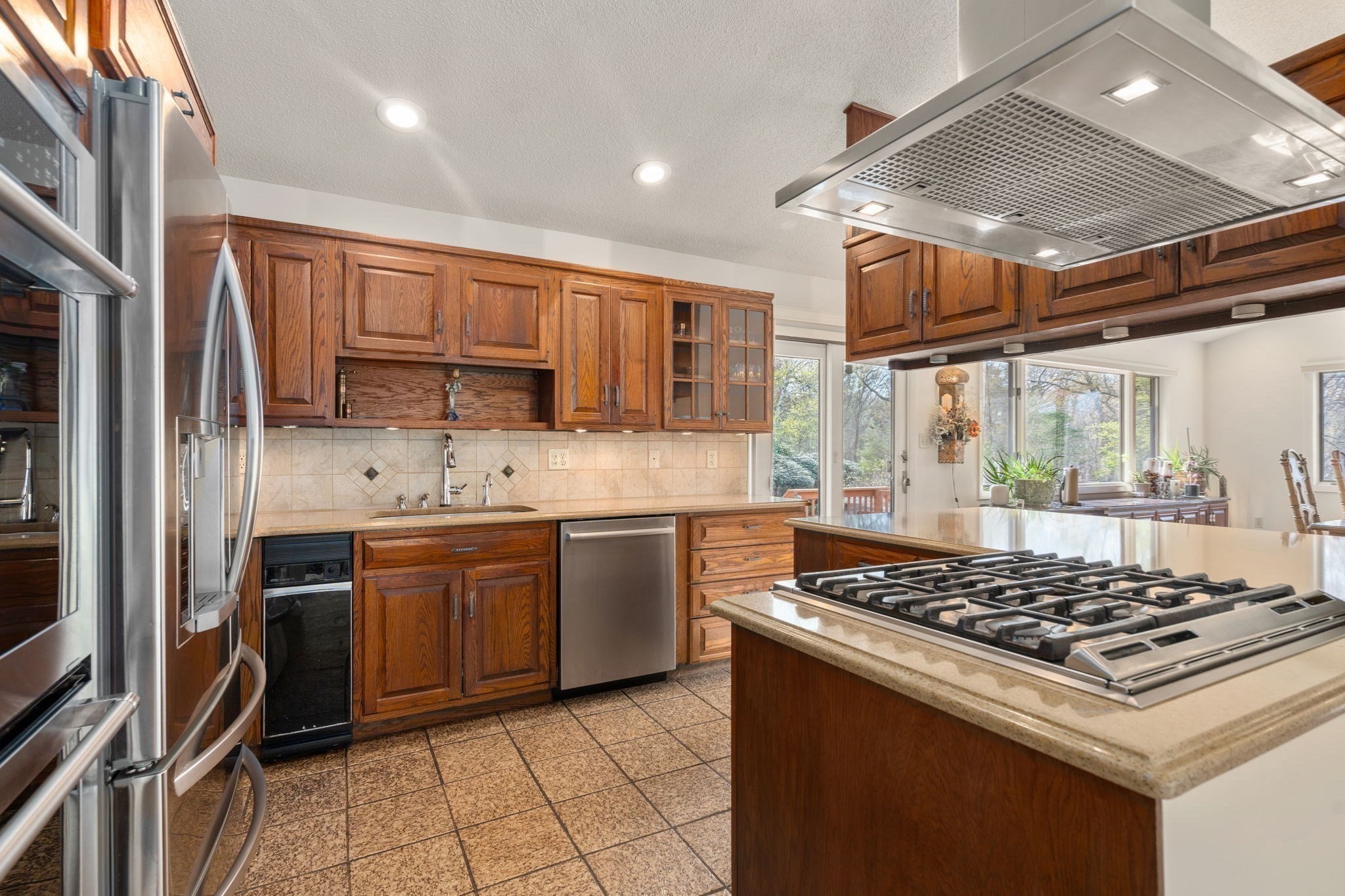 16 Wadsworth Ln, Dartmouth, MA 02748 - Image 9