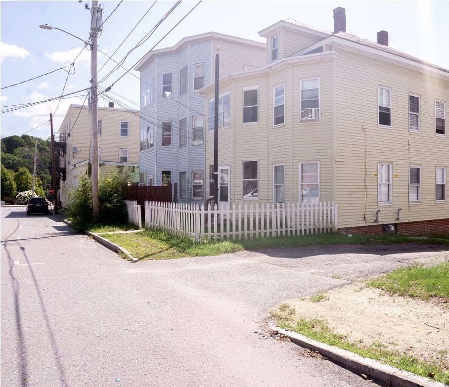 18 Knowlton St, Gardner, MA 01440 - Image 3