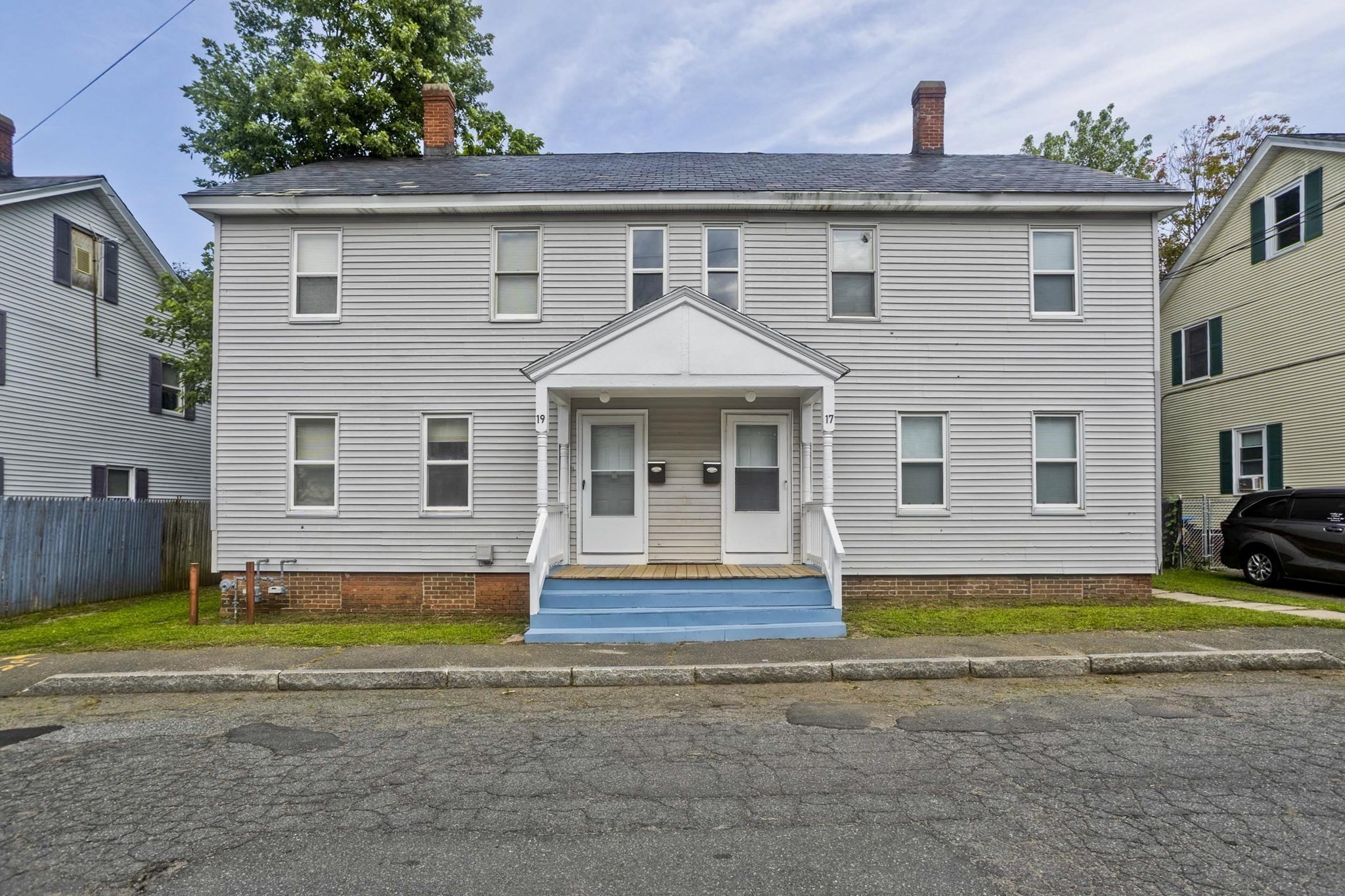 17 Arlington St, Easthampton, MA 01027