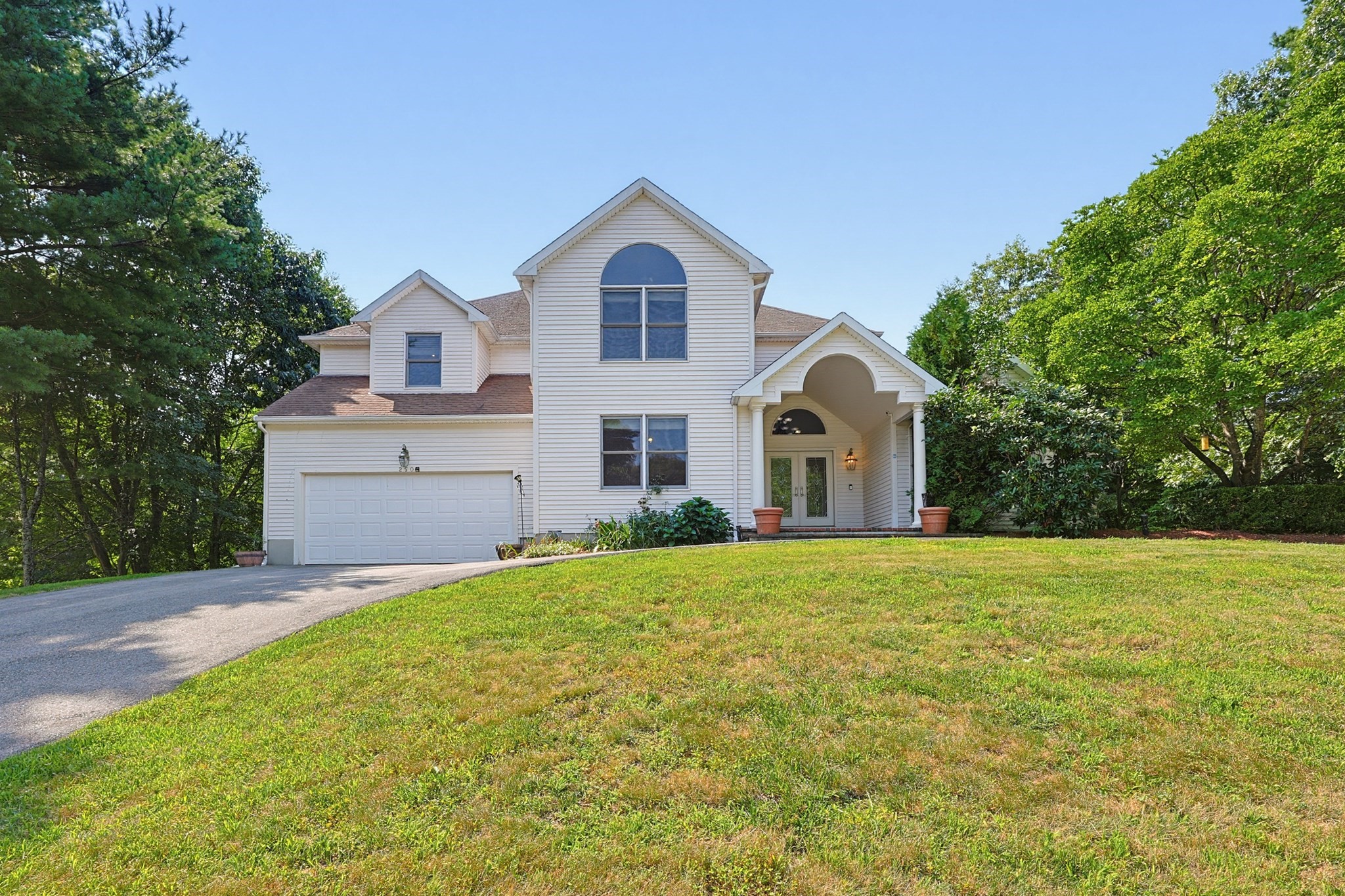 250 Palisades Cir, Stoughton, MA 02072