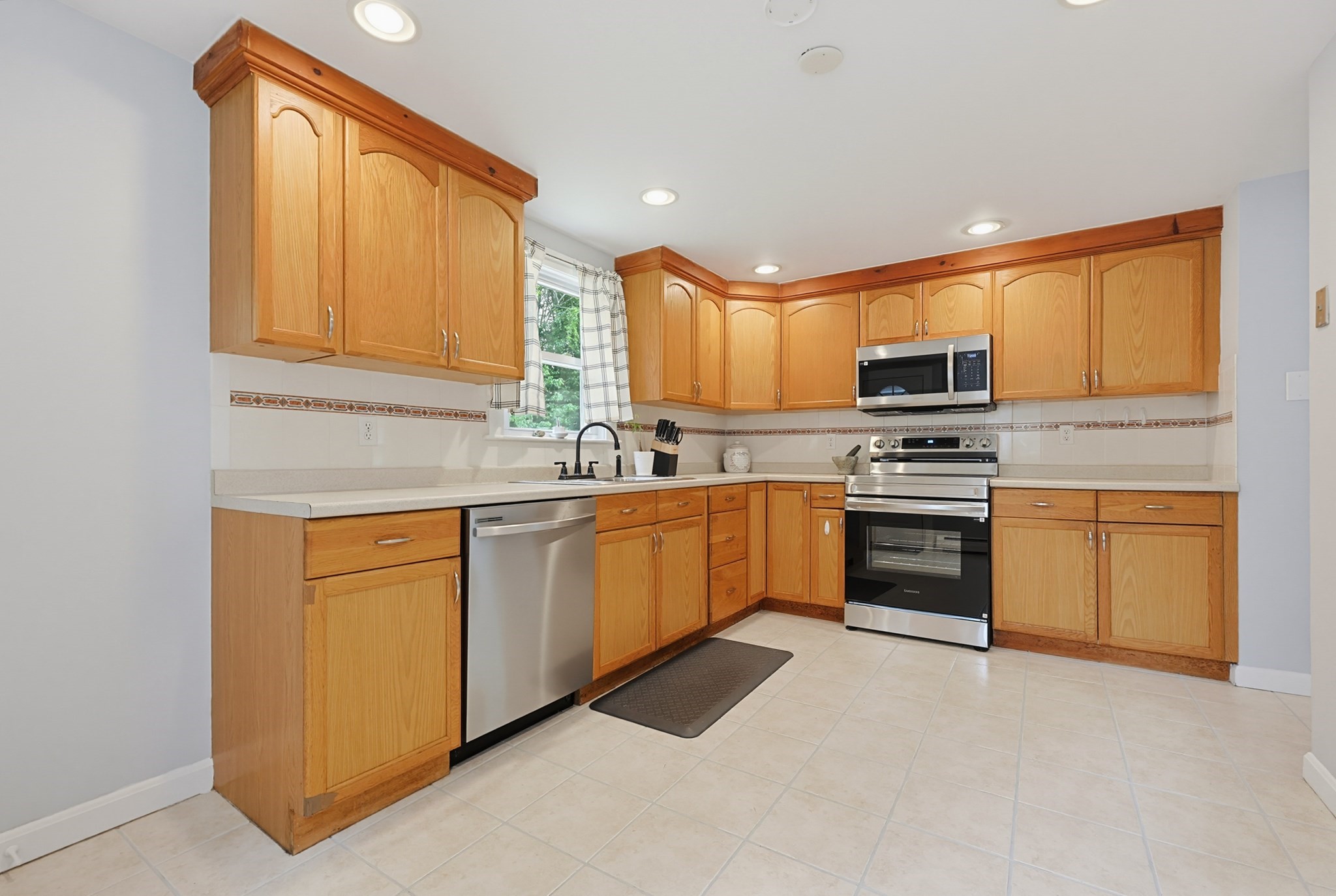 22 Harriss Ct, Abington, MA 02351 - Image 8