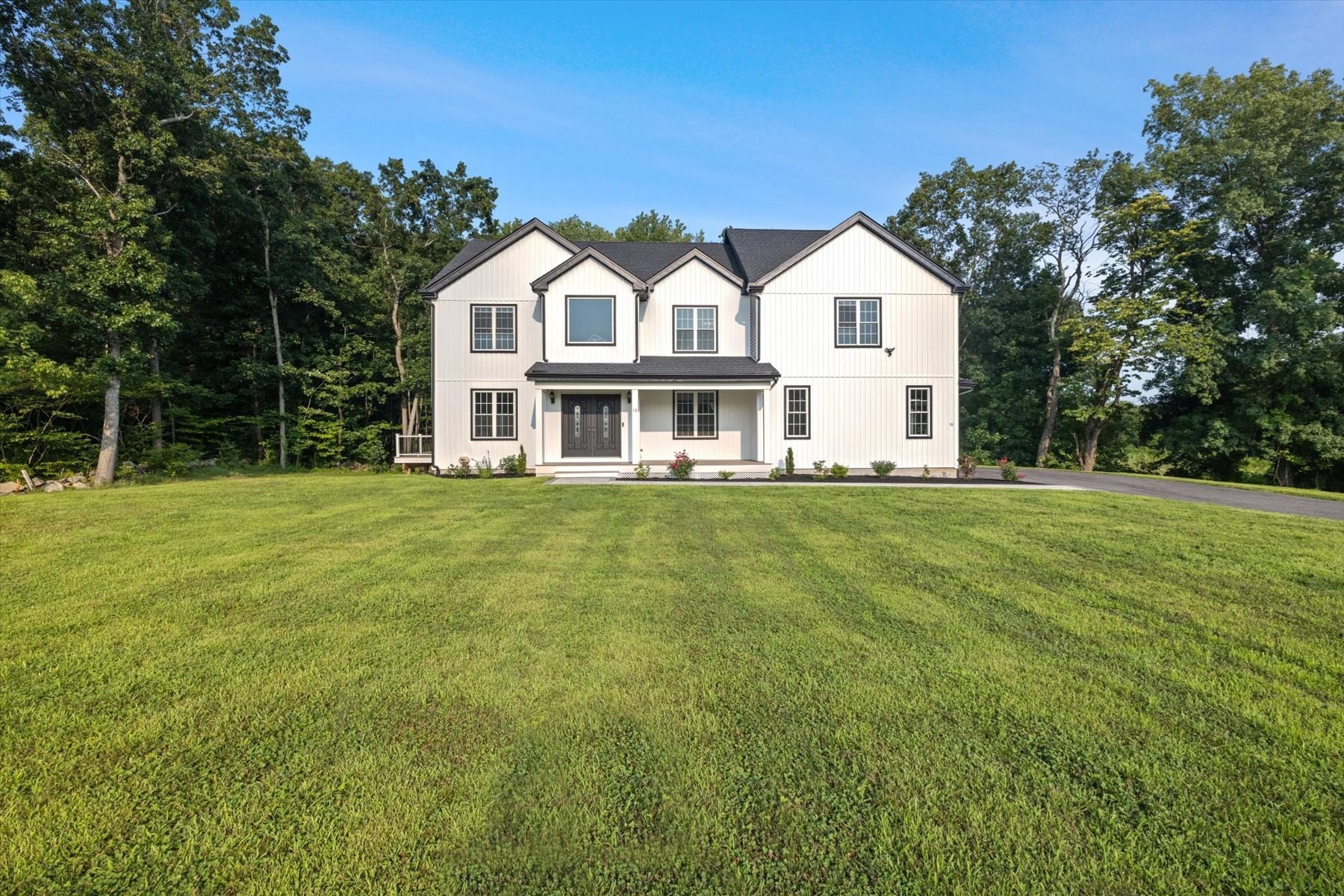 10 Falcon Drive, Shrewsbury, MA 01545