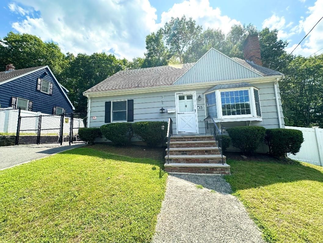 15 Cannon Rock Road, Lynn, MA 01904